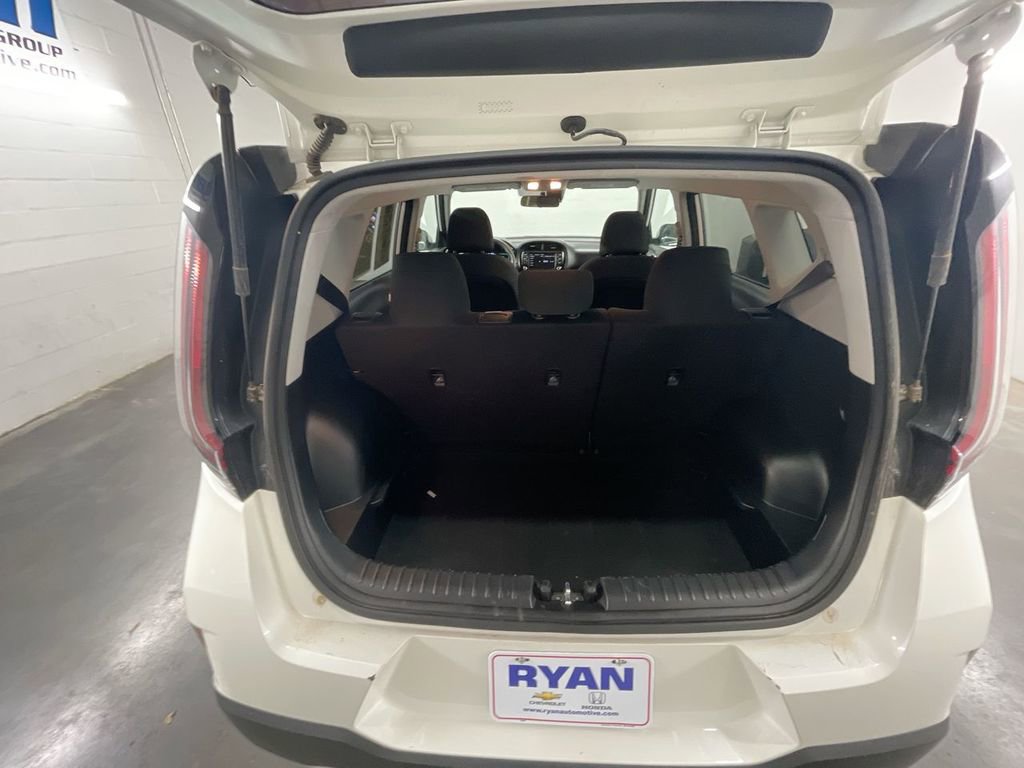 Used 2023 Kia Soul LX w/ LX Technology Package image 22