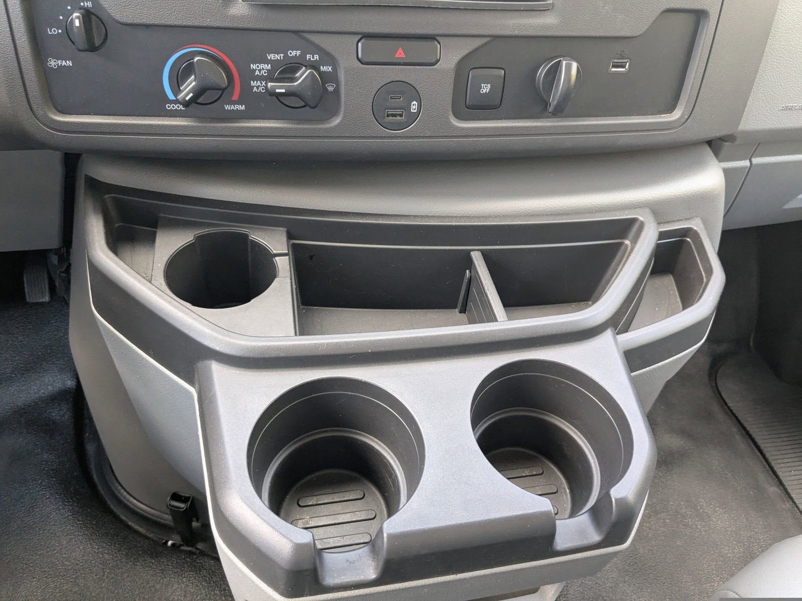 Certified 2024 Ford E-350 and Econoline 350 Super Duty w/ Power Windows & Locks Group image 21