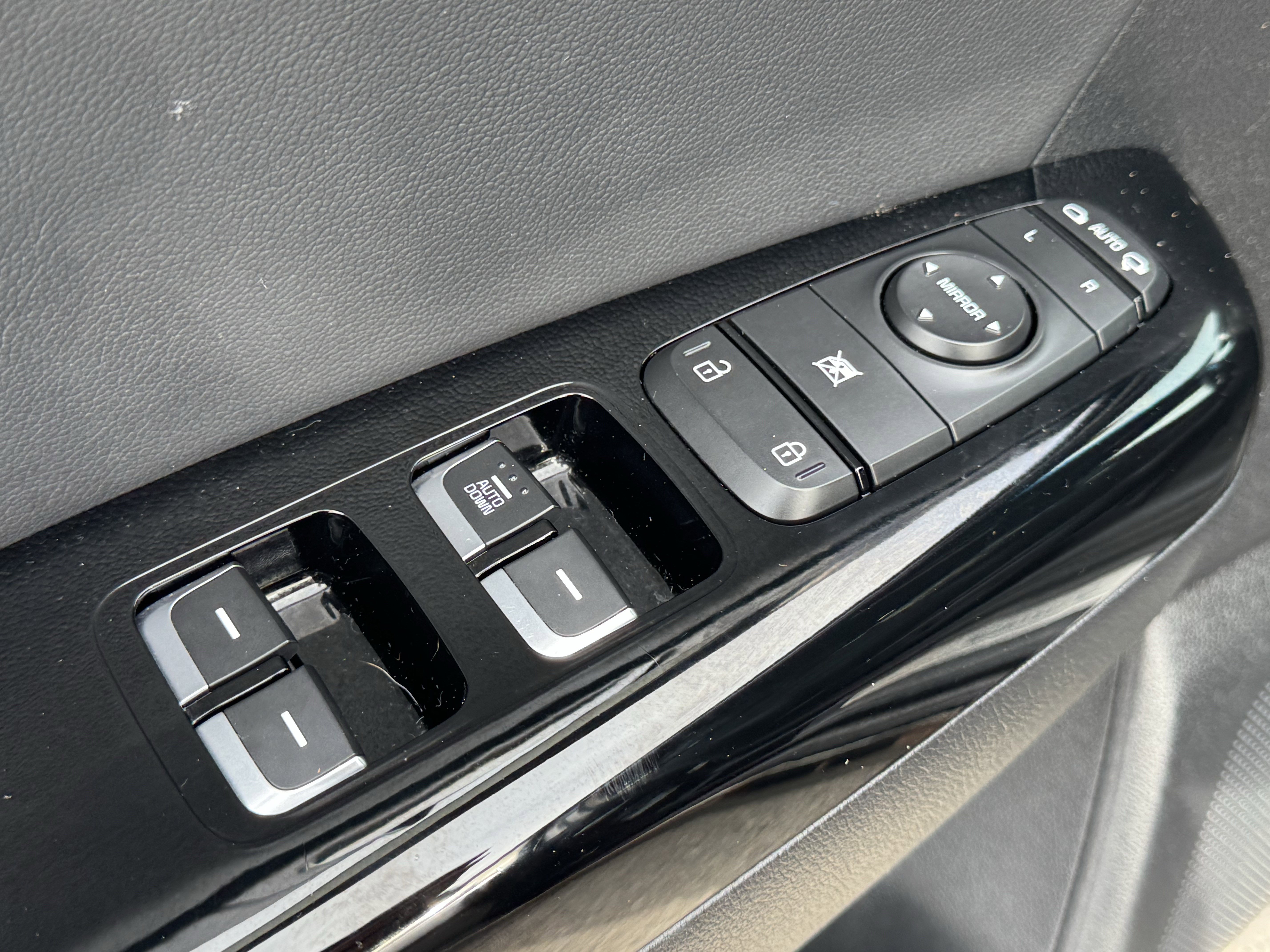 Used 2020 Kia Sportage S w/ S Premium Package image 24