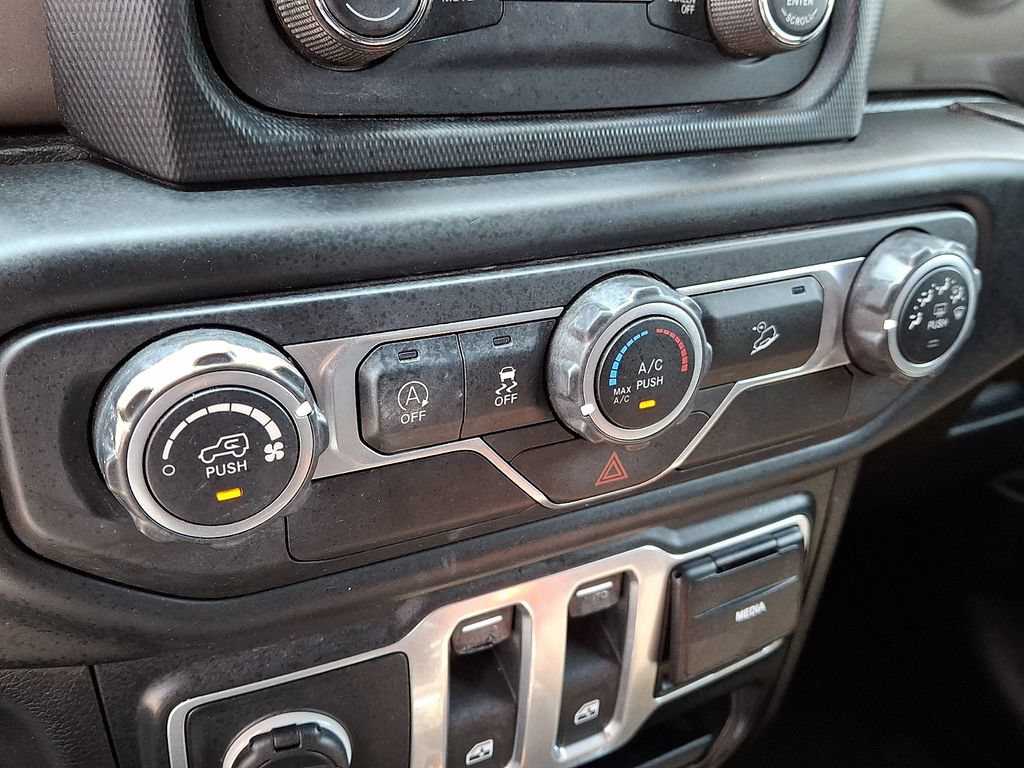 Used 2018 Jeep Wrangler Sport AWD/4WD image 16