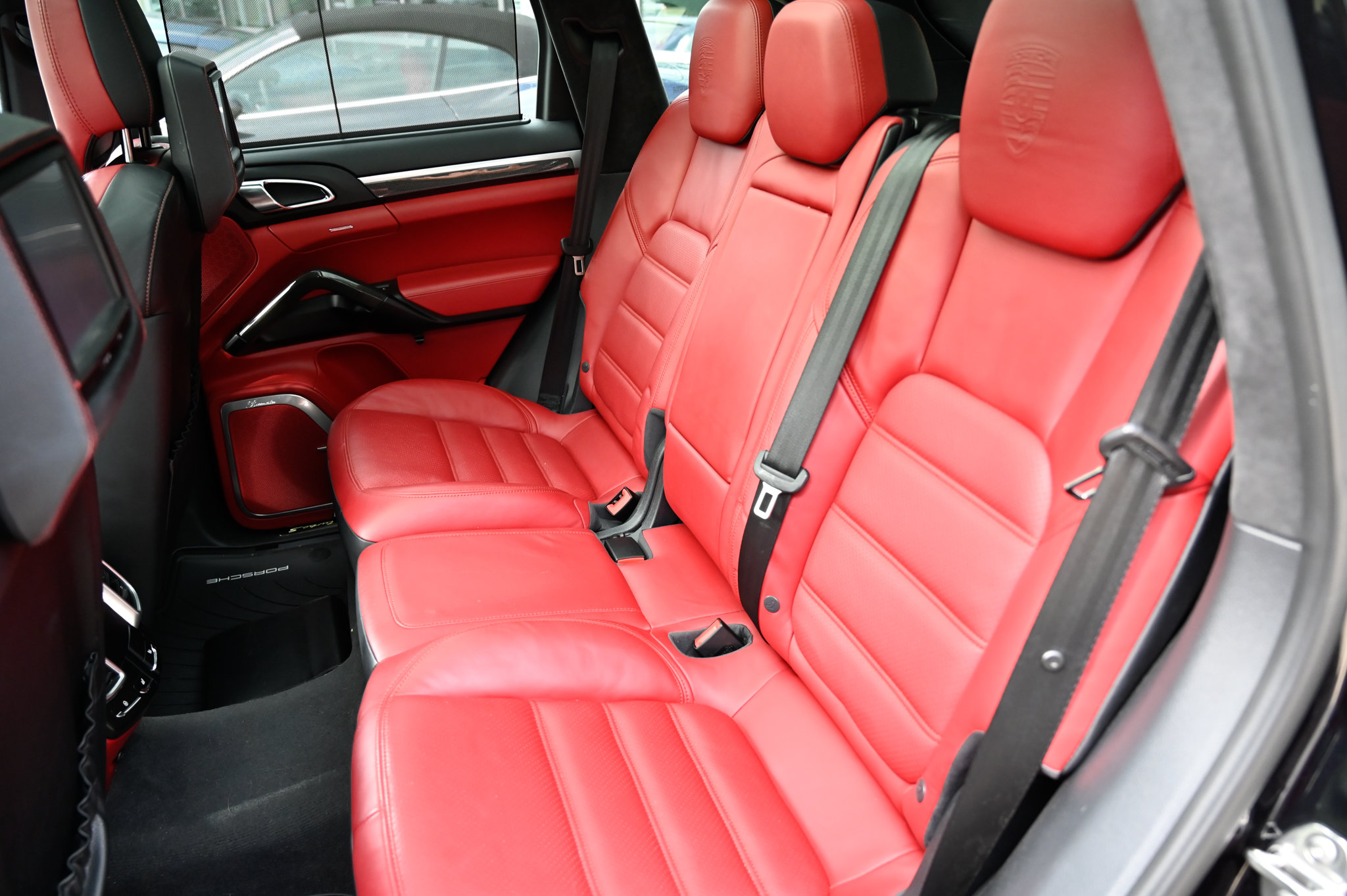 Used 2016 Porsche Cayenne Turbo S AWD/4WD image 39