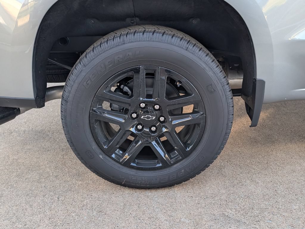 New 2026 Chevrolet Silverado 1500 Custom w/ LPO, Dark Essentials Package RWD image 3