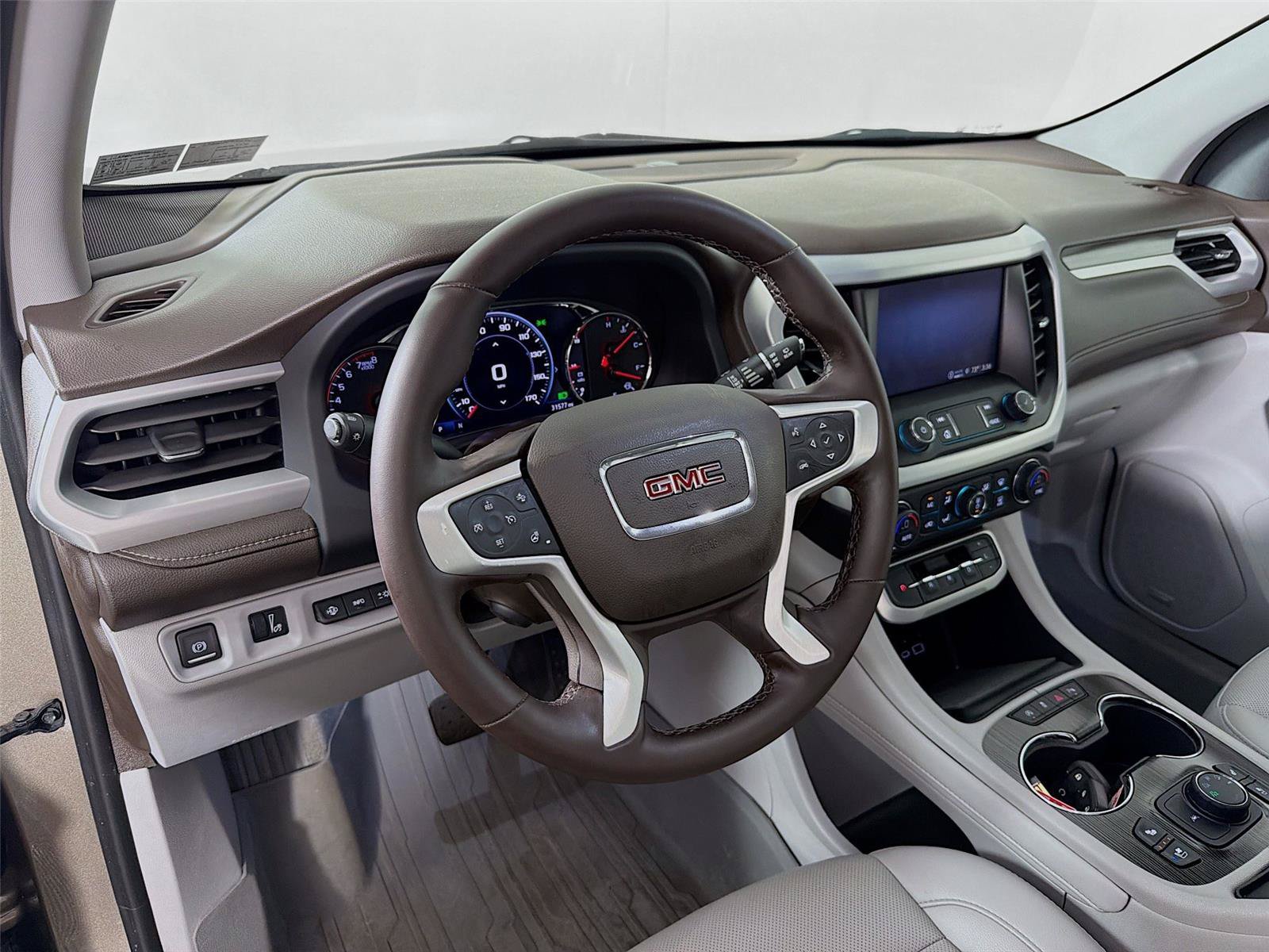 Used 2023 GMC Acadia SLT w/ Technology Package AWD/4WD image 16