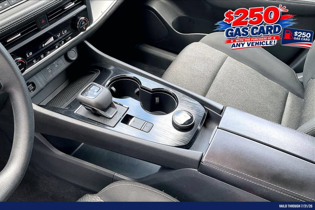Used 2024 Nissan Rogue SV AWD/4WD image 17