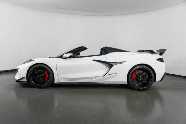 Used 2025 Chevrolet Corvette Z06 w/ Z07 Performance Package RWD image 5