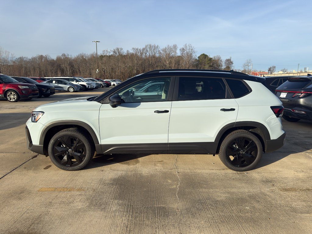 New 2026 Volkswagen Taos SE FWD image 8