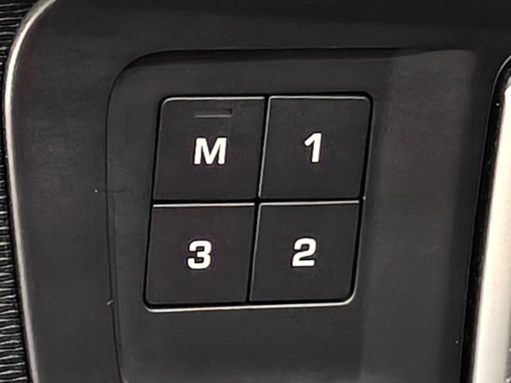 Used 2018 Land Rover Discovery Sport HSE Luxury image 58