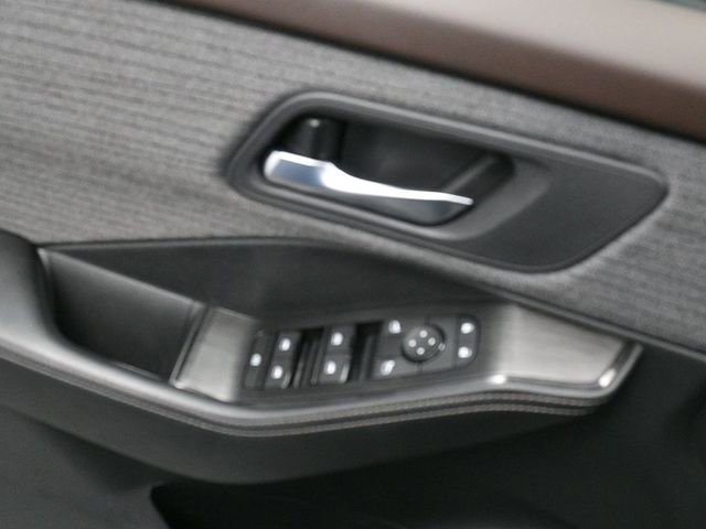 Used 2023 Nissan Rogue SV image 19