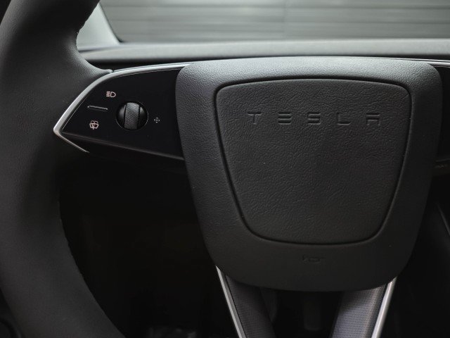 Used 2026 Tesla Model Y 2WD image 18