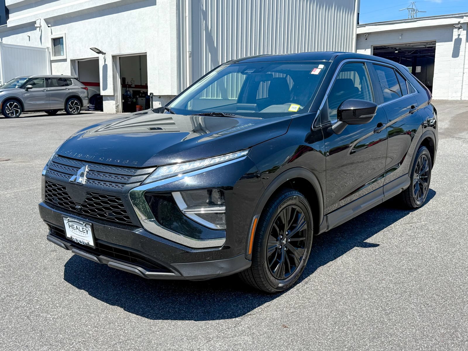 Used 2022 Mitsubishi Eclipse Cross LE AWD/4WD image 3