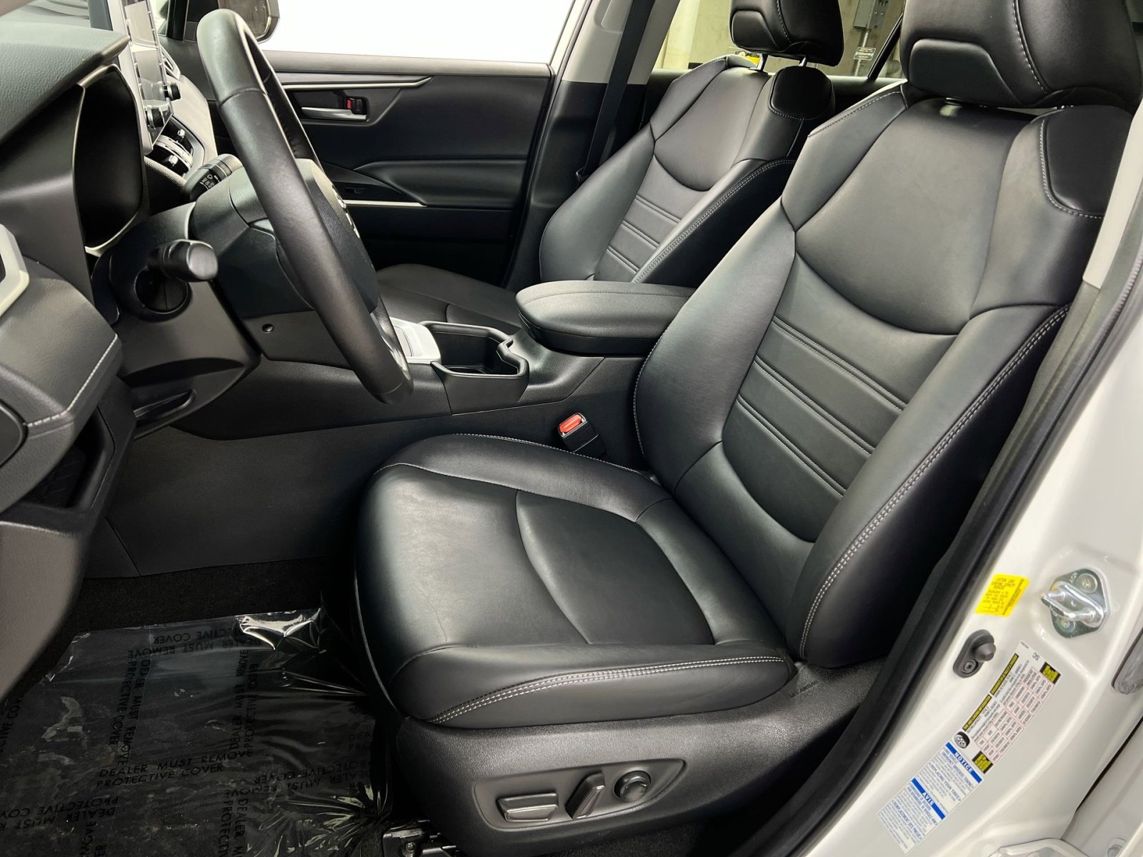 Used 2022 Toyota RAV4 XLE Premium image 17