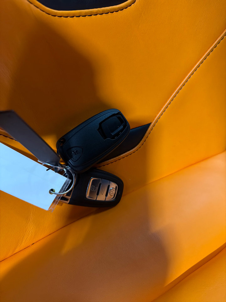 Used 2022 Lamborghini Huracan EVO image 27