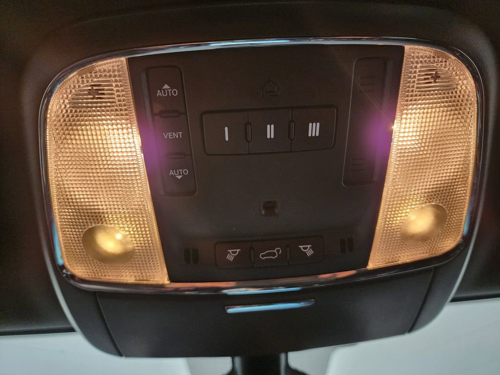 Used 2022 Jeep Grand Cherokee Limited image 23