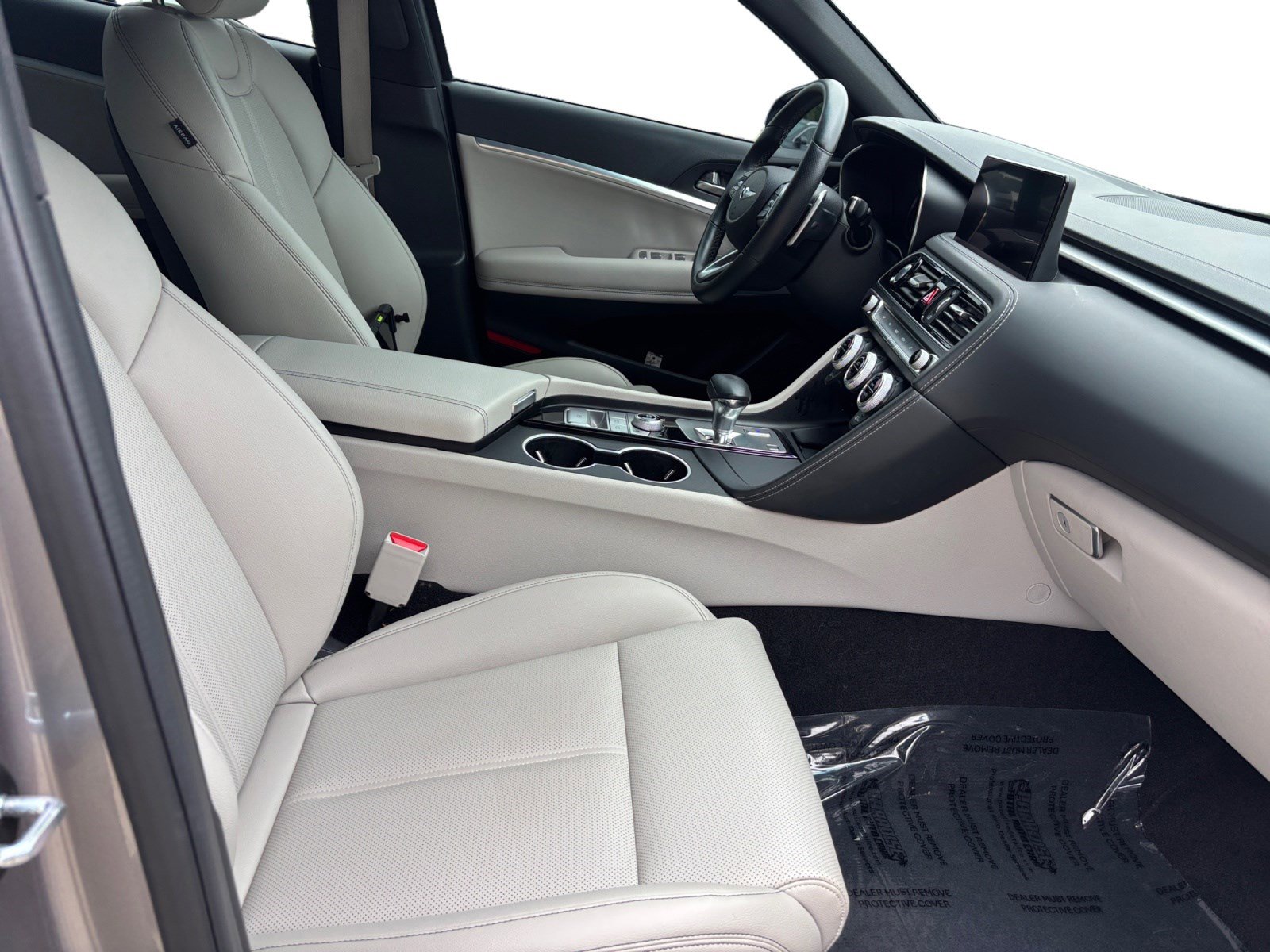 Used 2023 Genesis G70 2.0T image 15