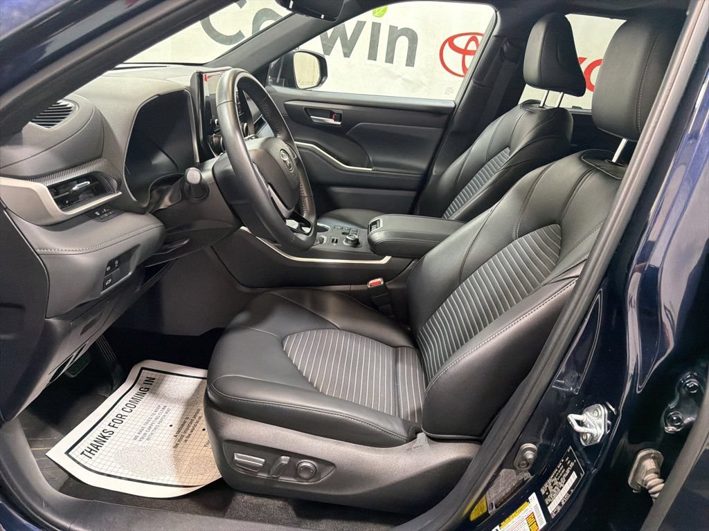 Used 2025 Toyota Highlander XSE AWD/4WD image 23