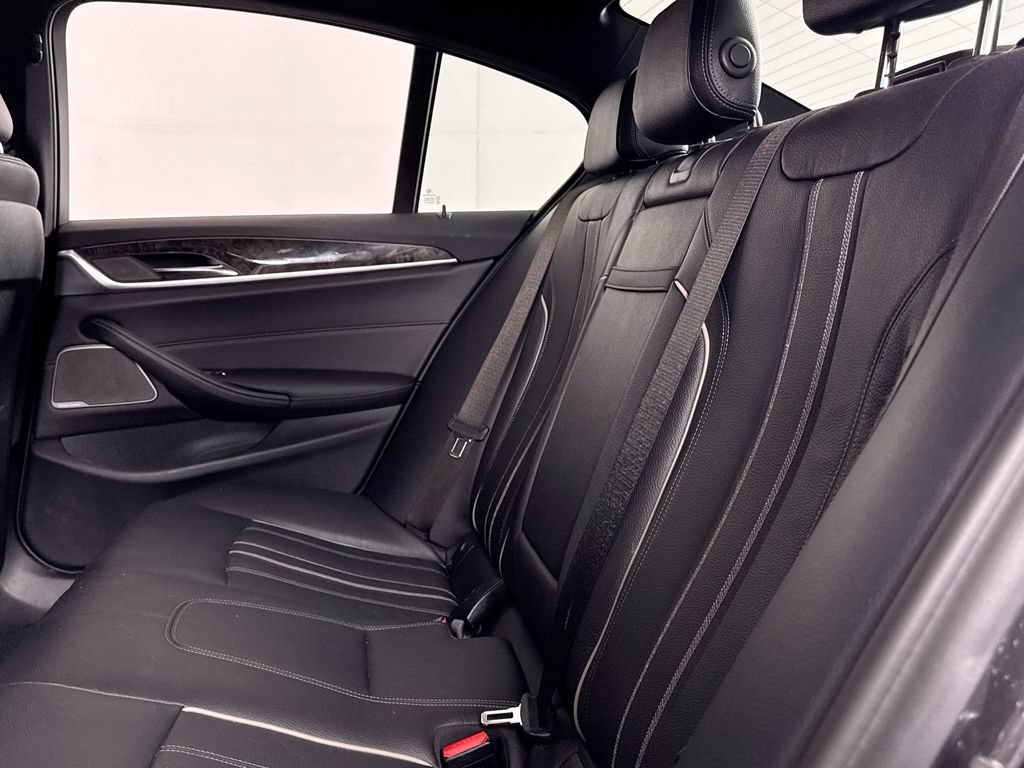 Used 2017 BMW 530i xDrive AWD/4WD image 10