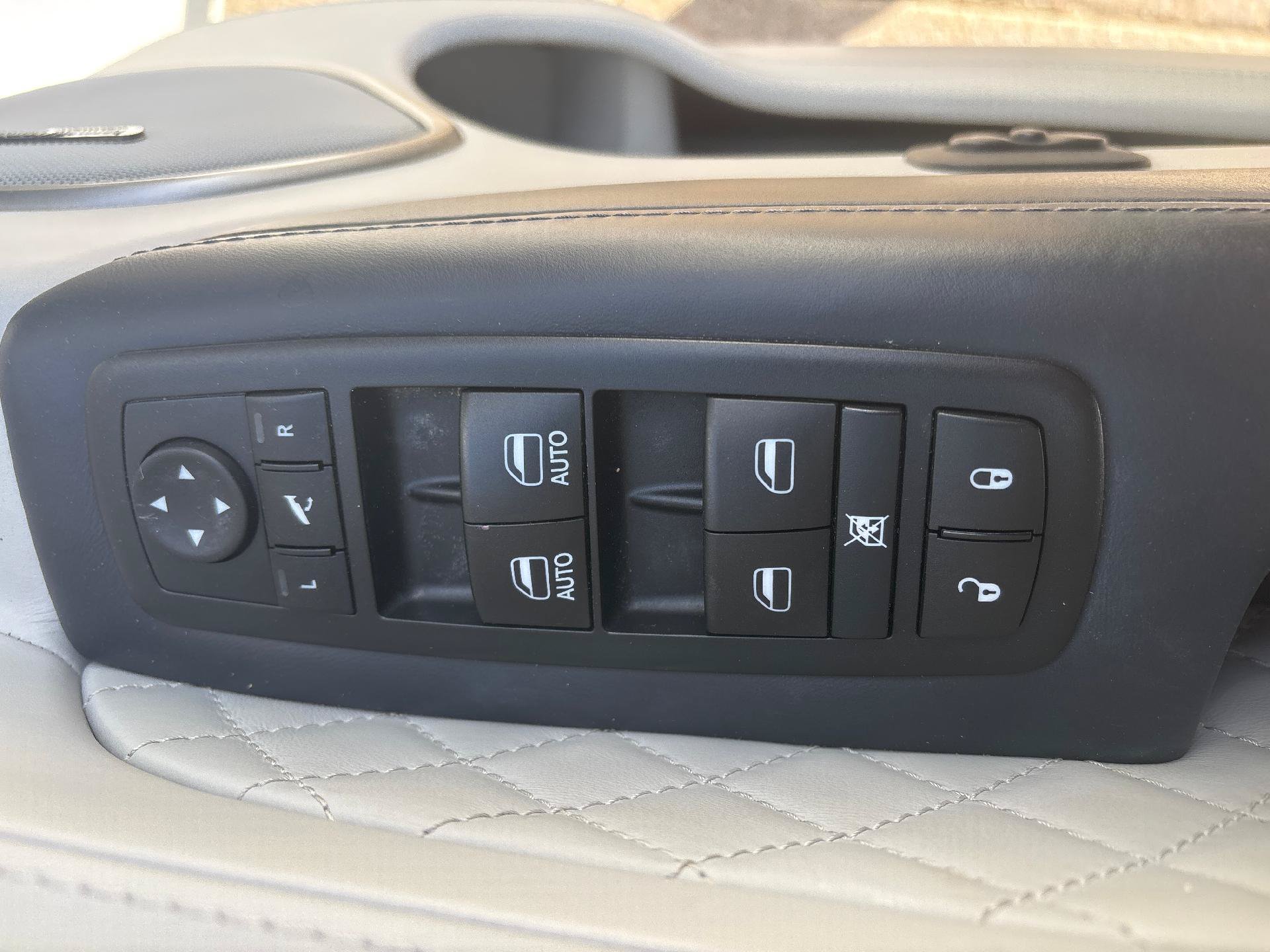 Used 2017 Jeep Grand Cherokee Summit AWD/4WD image 14