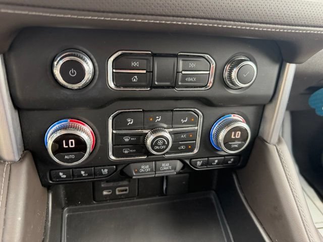 Certified 2021 GMC Yukon SLT w/ SLT Premium Package AWD/4WD image 31