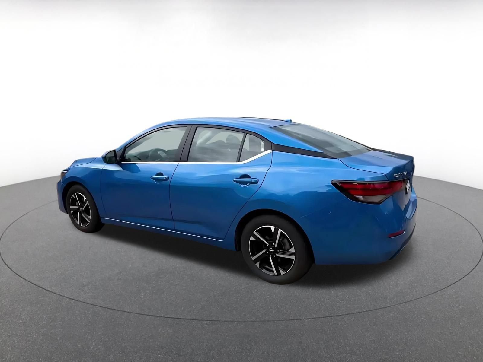 Used 2025 Nissan Sentra SV FWD image 9