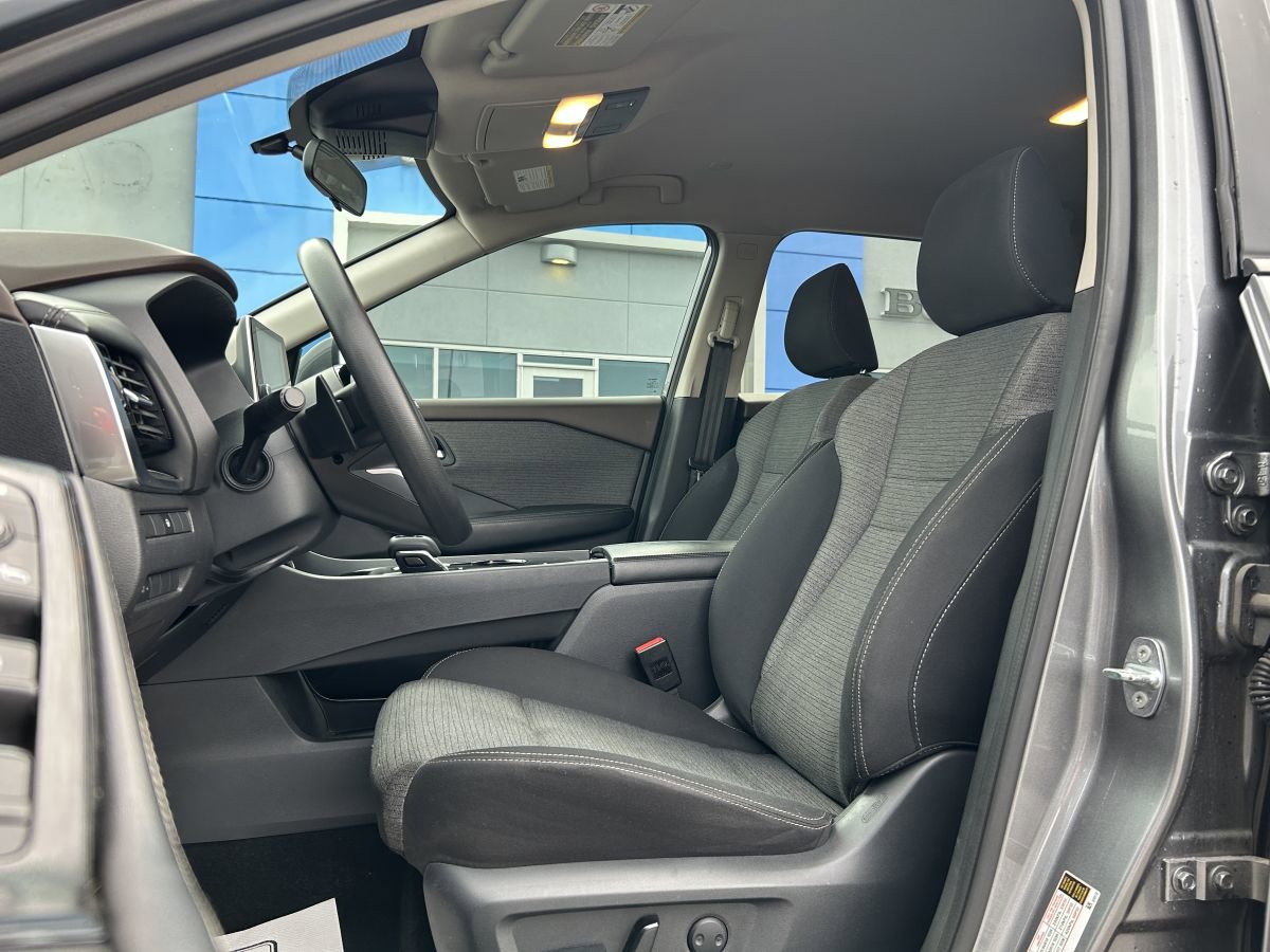 Used 2022 Nissan Rogue SV image 12