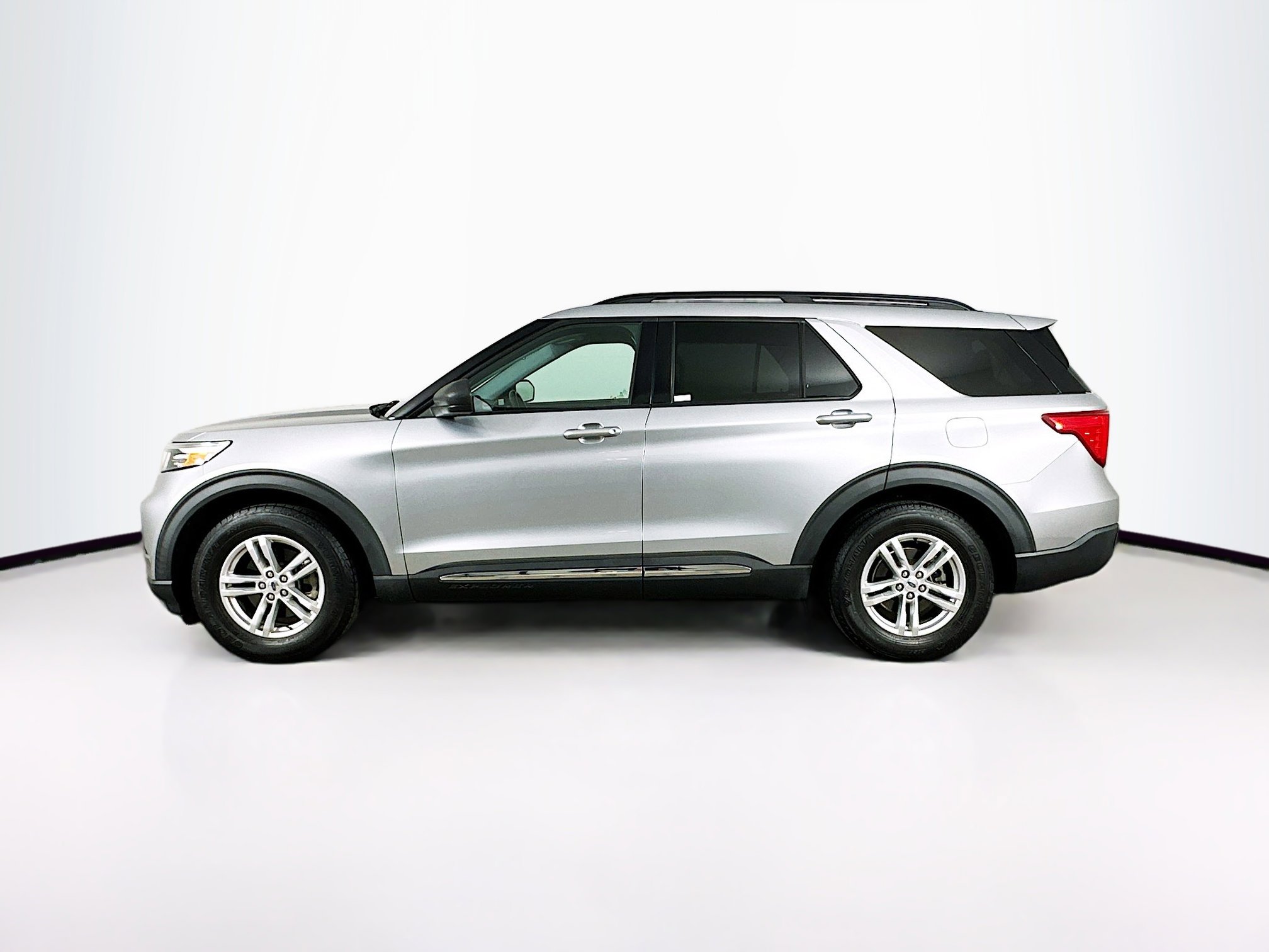 Used 2021 Ford Explorer XLT image 4