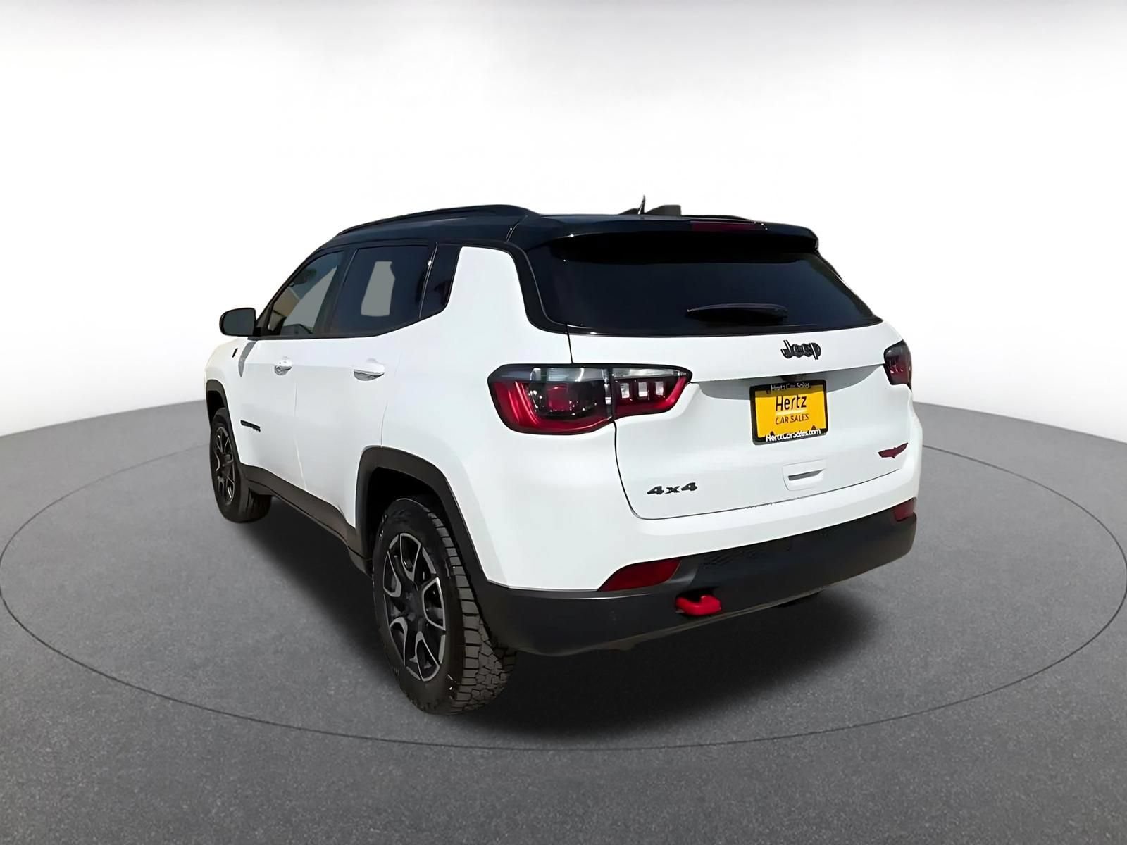 Used 2025 Jeep Compass Trailhawk AWD/4WD image 10