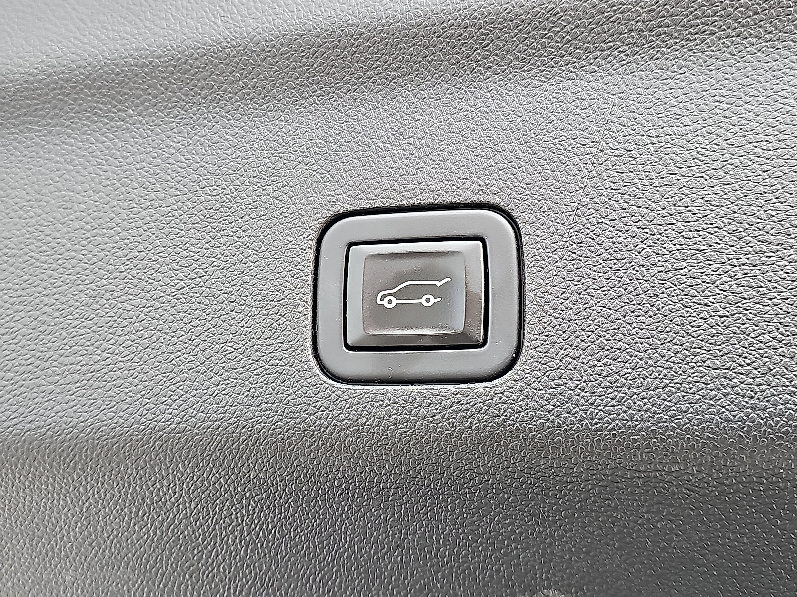 Used 2023 Chevrolet Tahoe Z71 w/ Luxury Package image 35