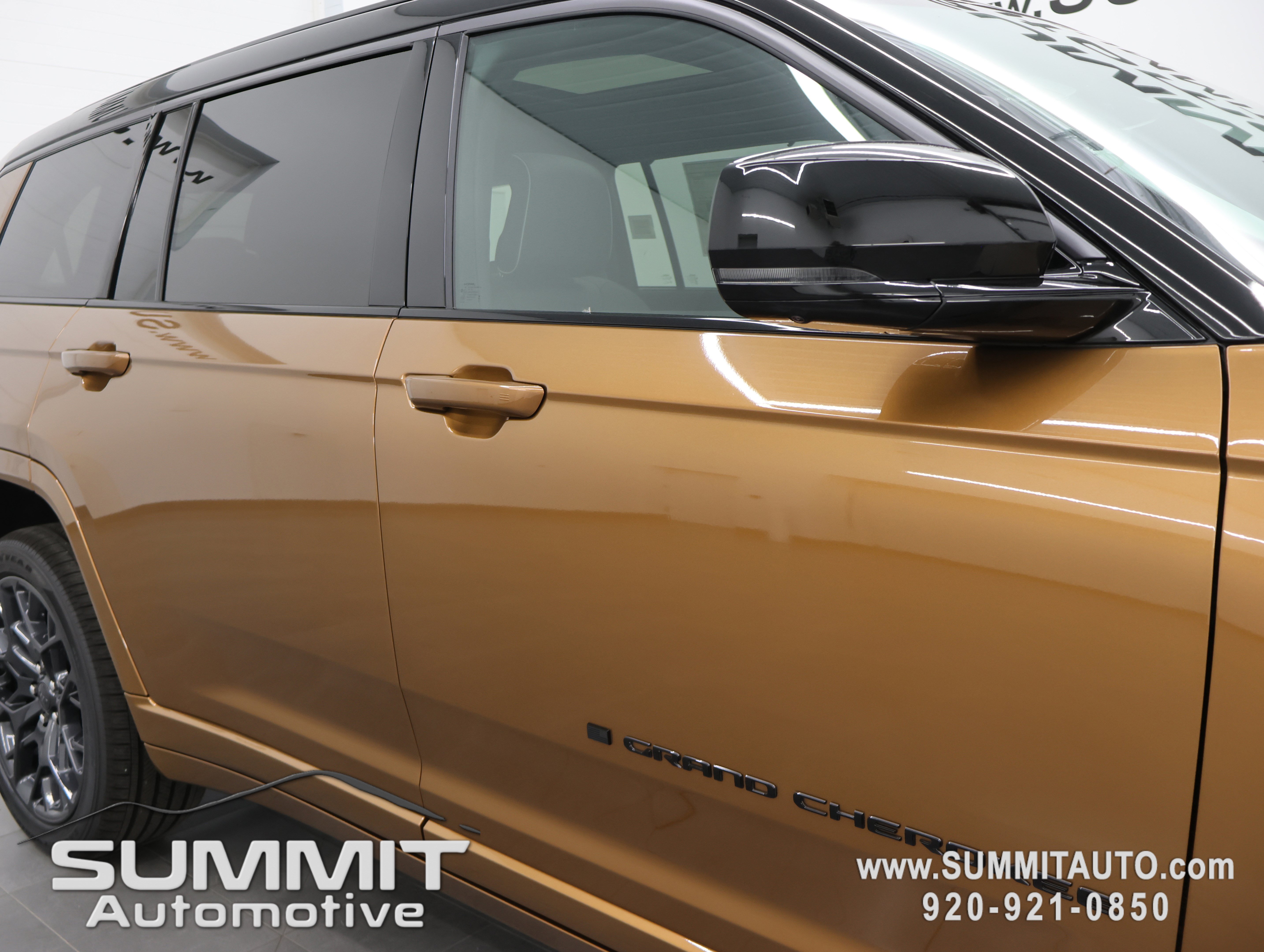 New 2026 Jeep Grand Cherokee L Summit w/ Obsidian Package AWD/4WD image 29