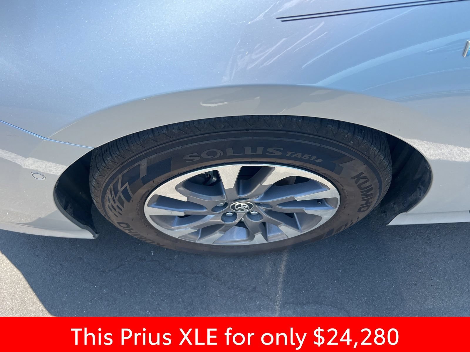 Used 2022 Toyota Prius XLE w/ Advanced Technology Package FWD image 9