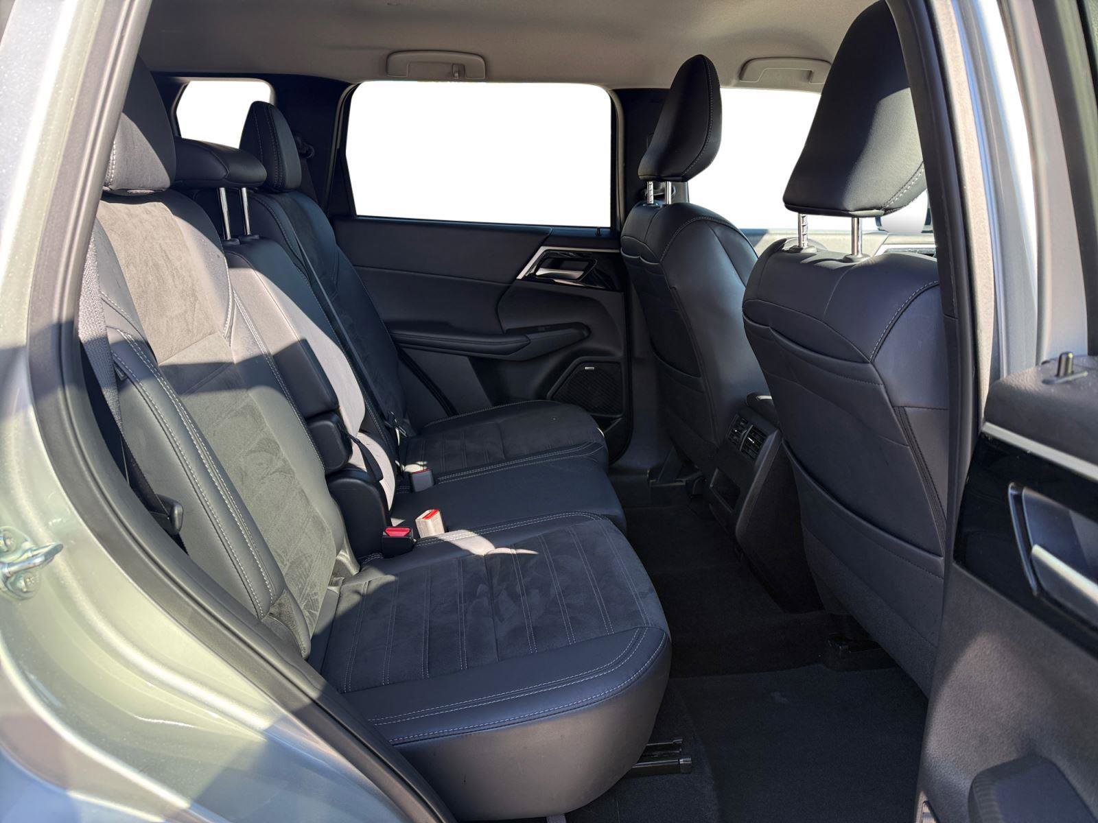 Used 2025 Mitsubishi Outlander SE FWD image 26