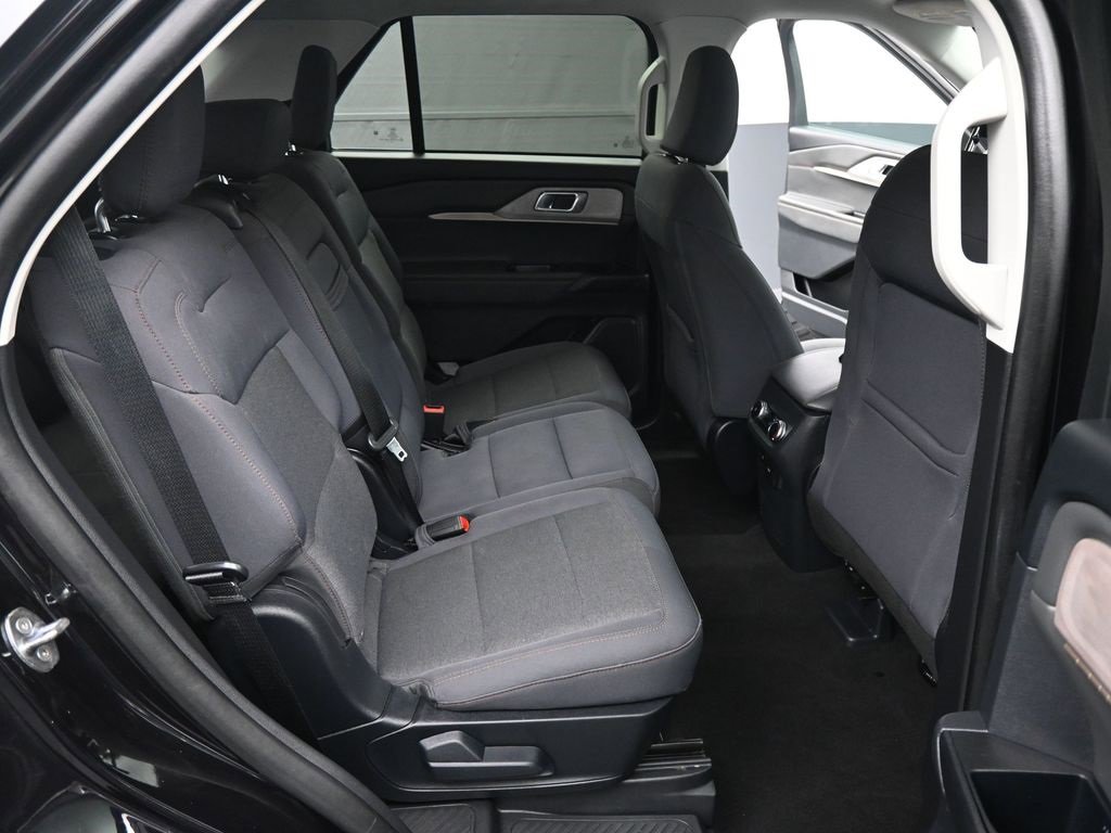 Certified 2025 Ford Explorer Active image 3