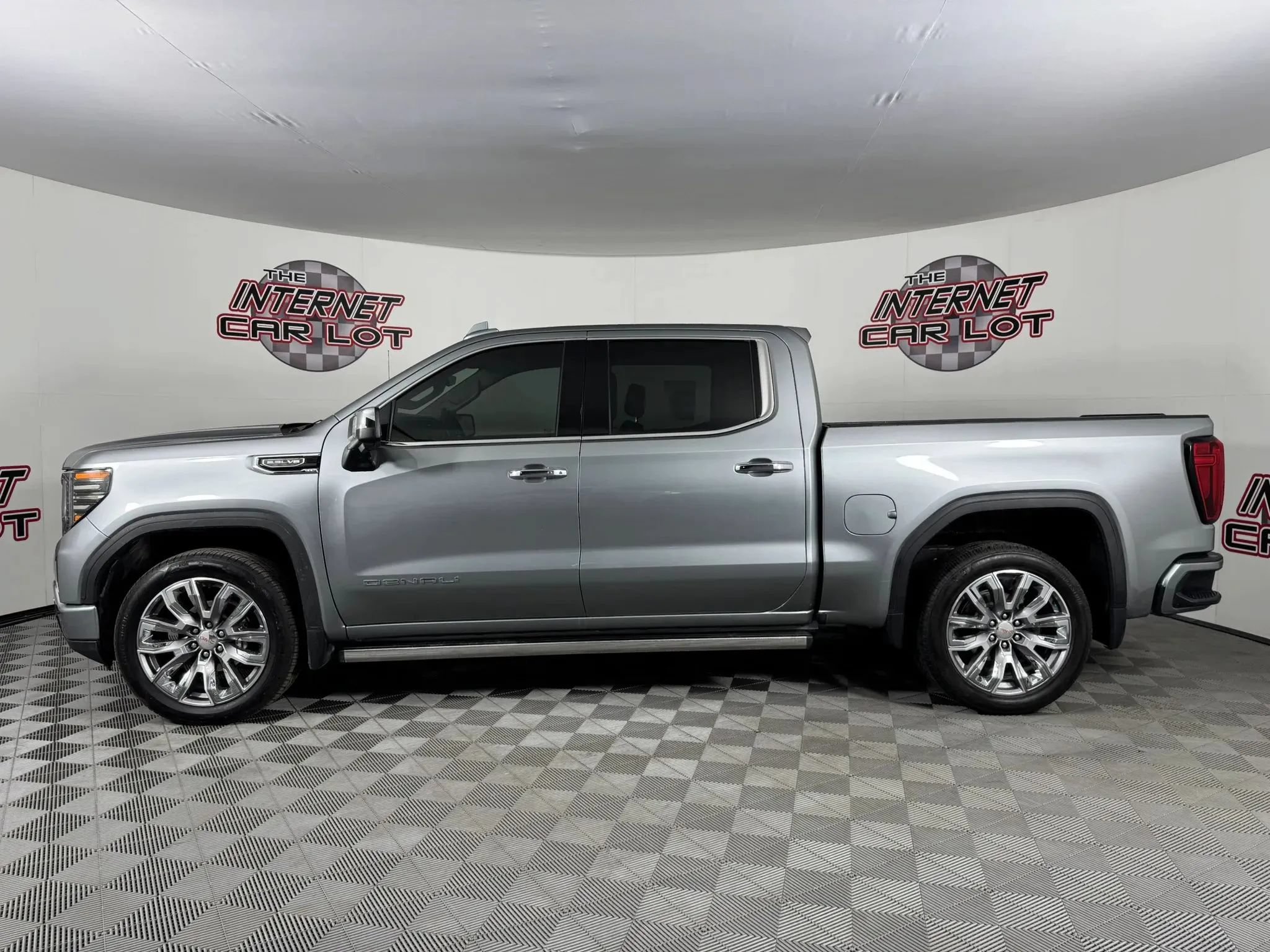 Used 2024 GMC Sierra 1500 Denali w/ Denali Reserve Package AWD/4WD image 4