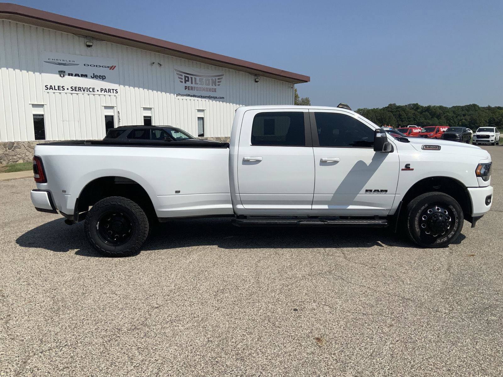 Used 2024 RAM 3500 Big Horn w/ Night Edition AWD/4WD image 15