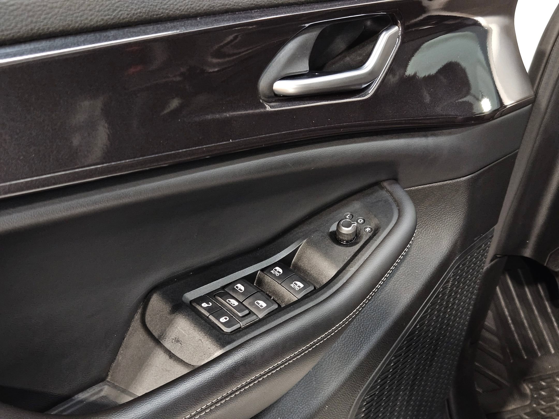 Used 2023 Jeep Grand Cherokee L Laredo image 20