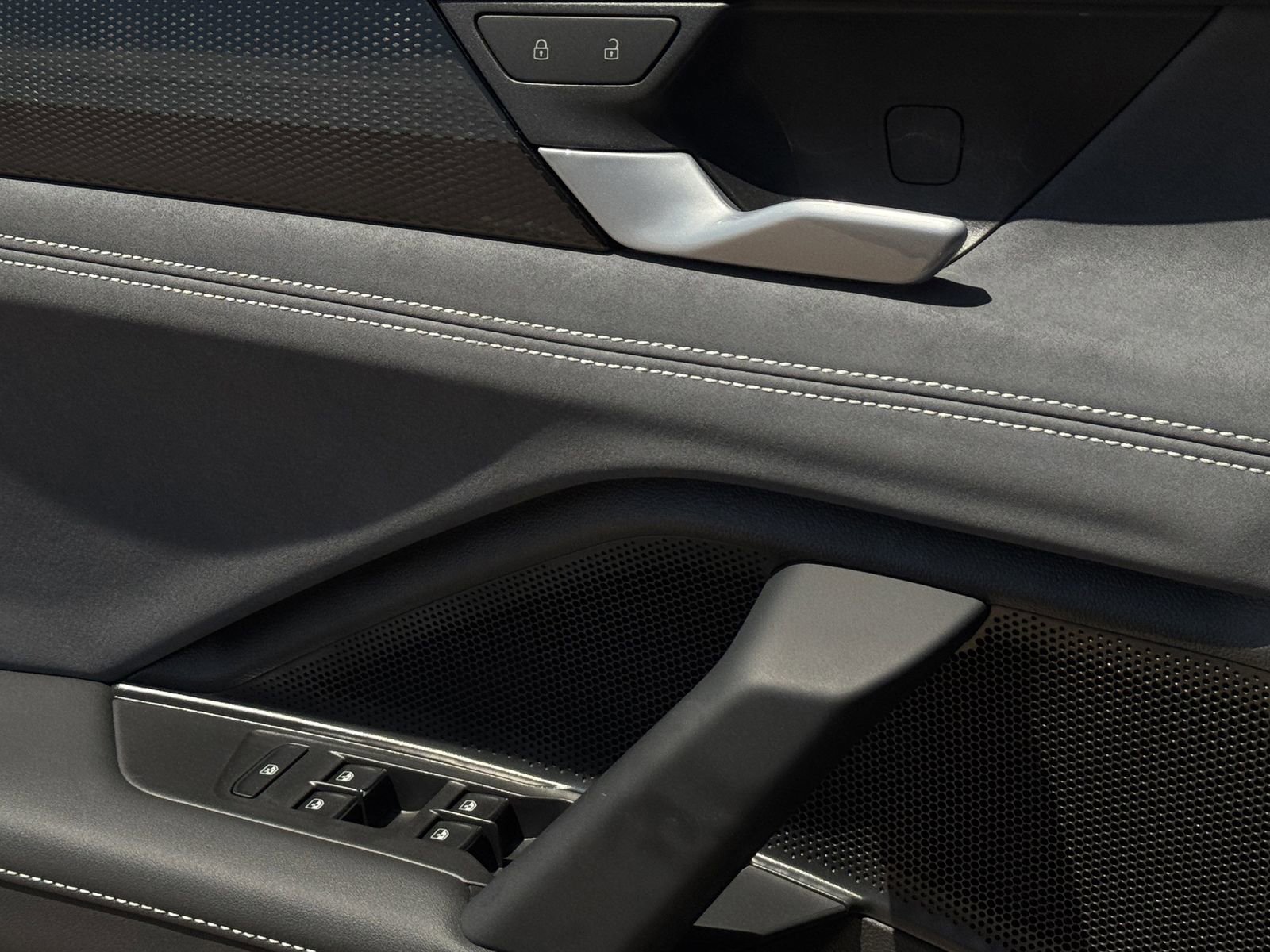 New 2026 Volkswagen Tiguan SE R-Line FWD image 24