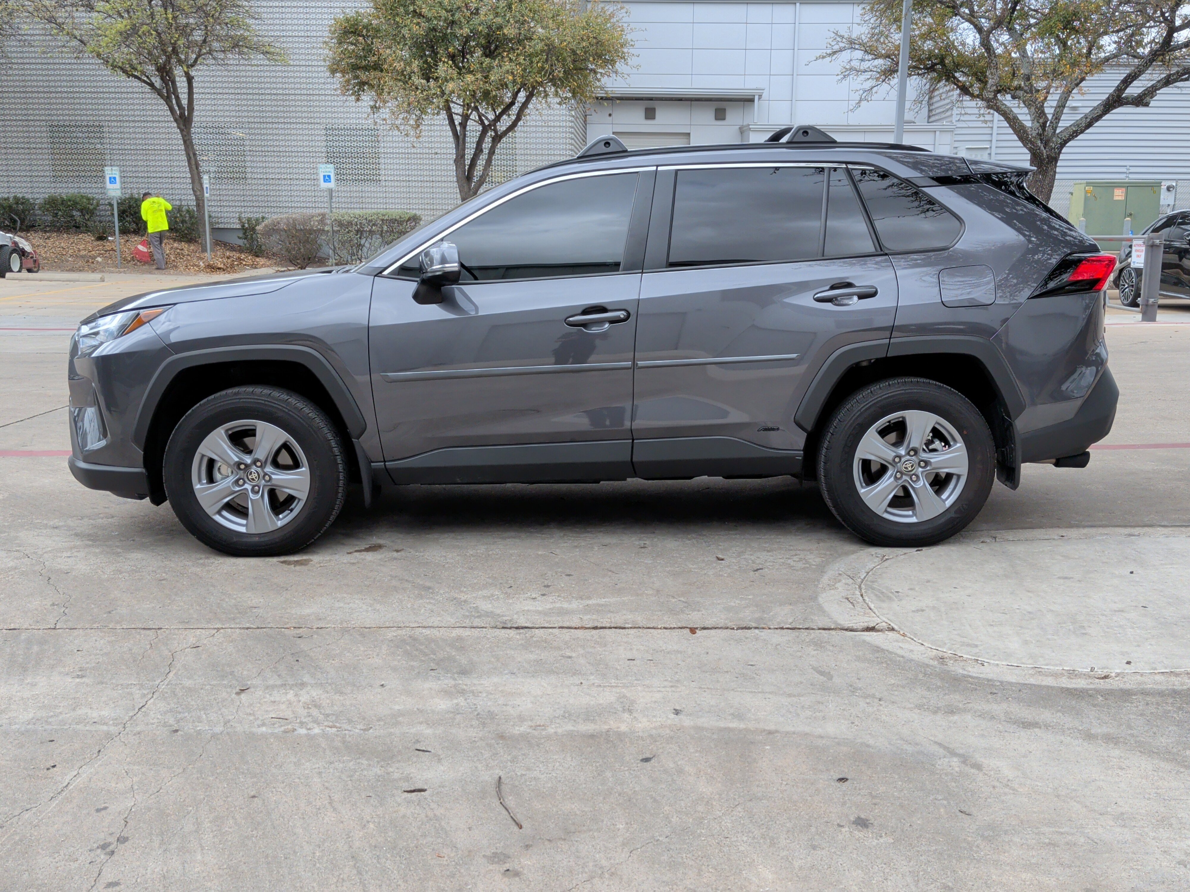 Used 2025 Toyota RAV4 XLE w/ Convenience Package image 7