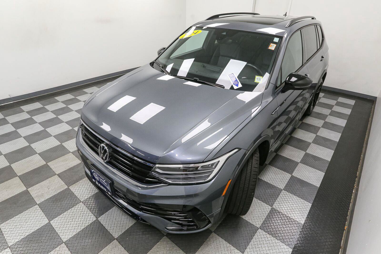 Certified 2024 Volkswagen Tiguan SE R-Line FWD image 7