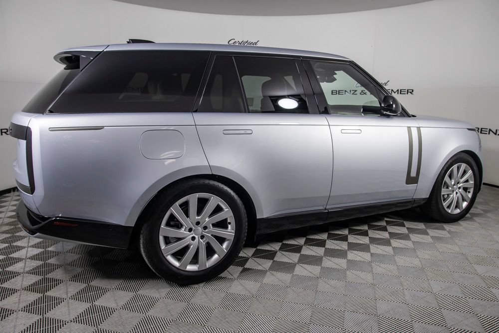 Used 2024 Land Rover Range Rover SE AWD/4WD image 4