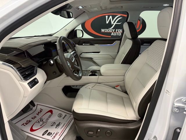 Used 2024 GMC Acadia Denali image 11