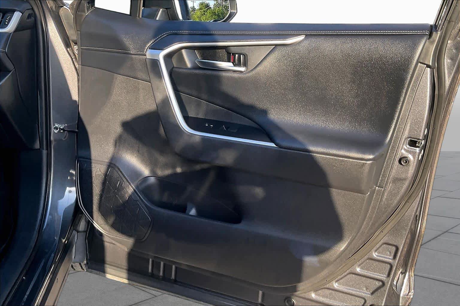 Used 2020 Toyota RAV4 Limited w/ Limited Grade Weather Package AWD/4WD image 23