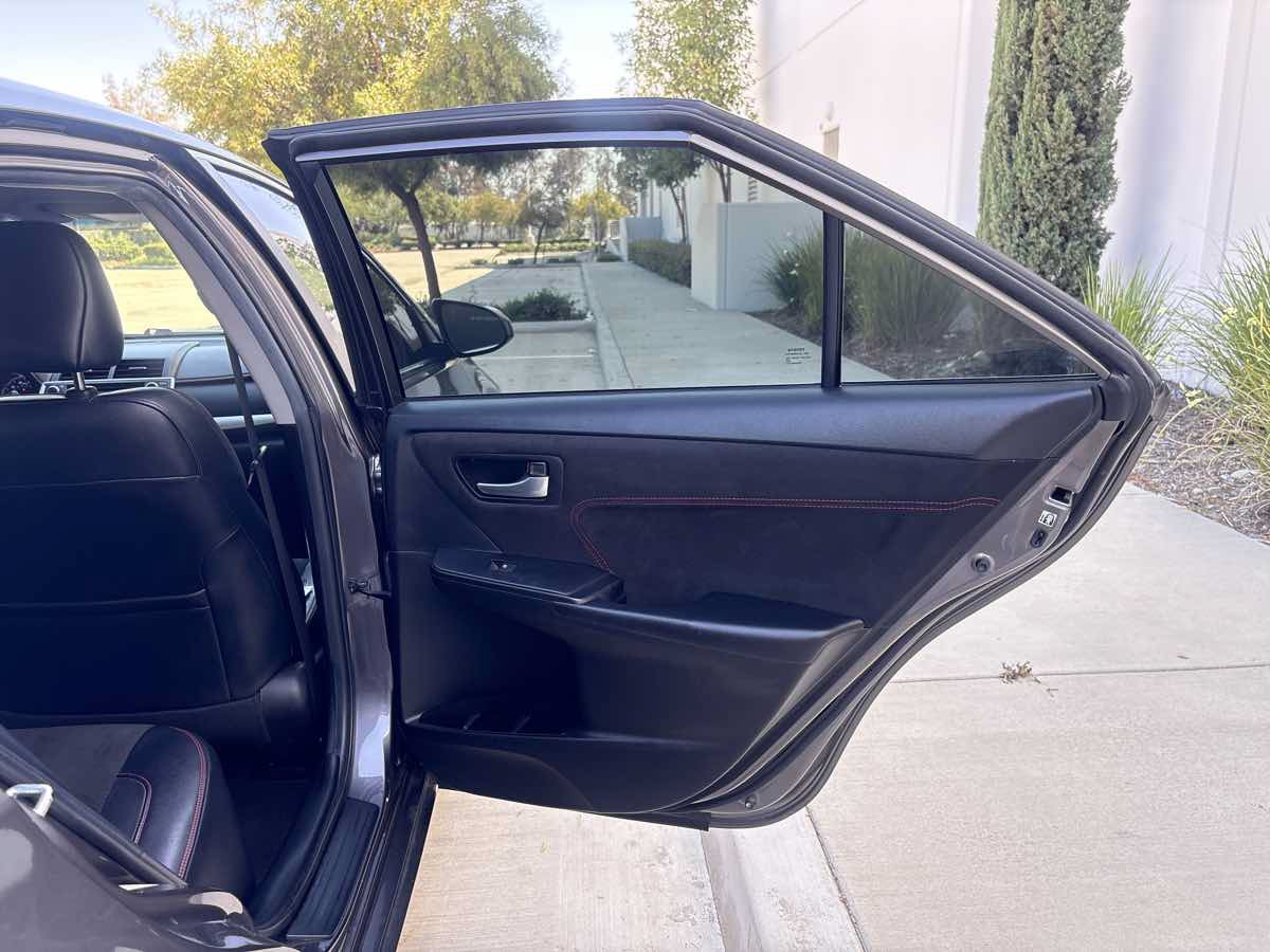 Used 2015 Toyota Camry XSE FWD image 12