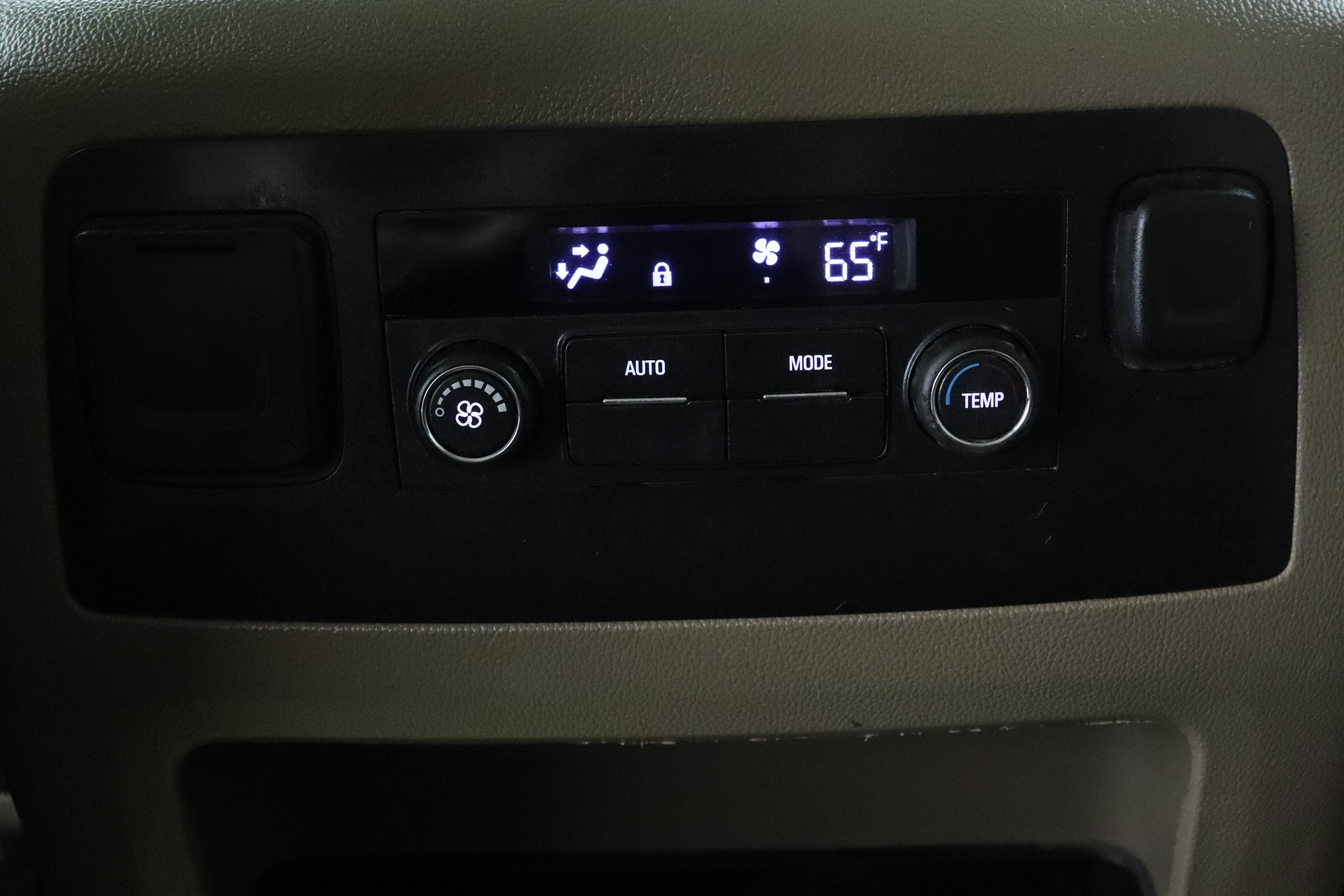 Used 2015 Chevrolet Suburban LT RWD image 27