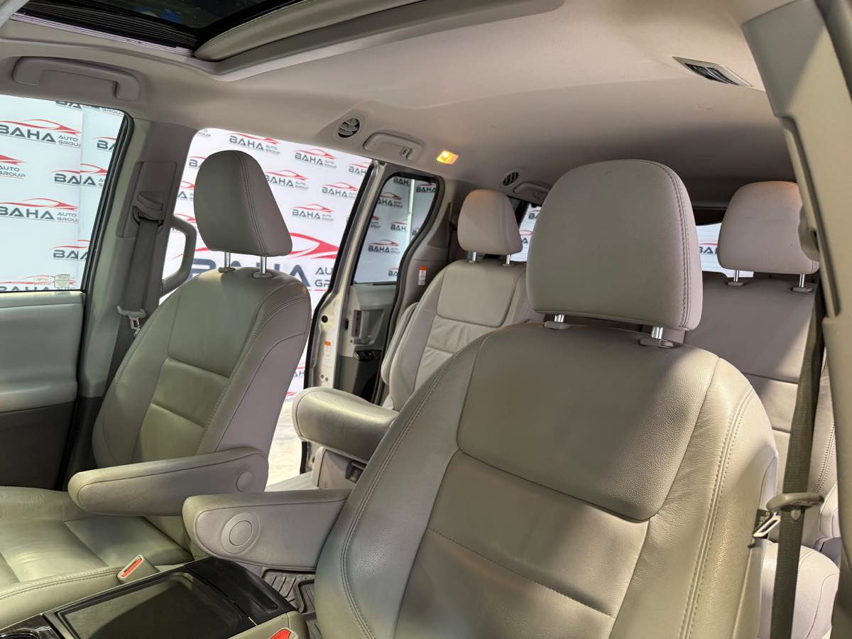 Used 2017 Toyota Sienna XLE w/ XLE Navigation Package AWD/4WD image 34
