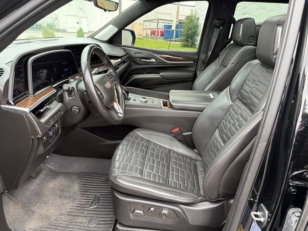 Used 2023 Cadillac Escalade Sport Platinum w/ Heavy-Duty Trailer Package AWD/4WD image 25