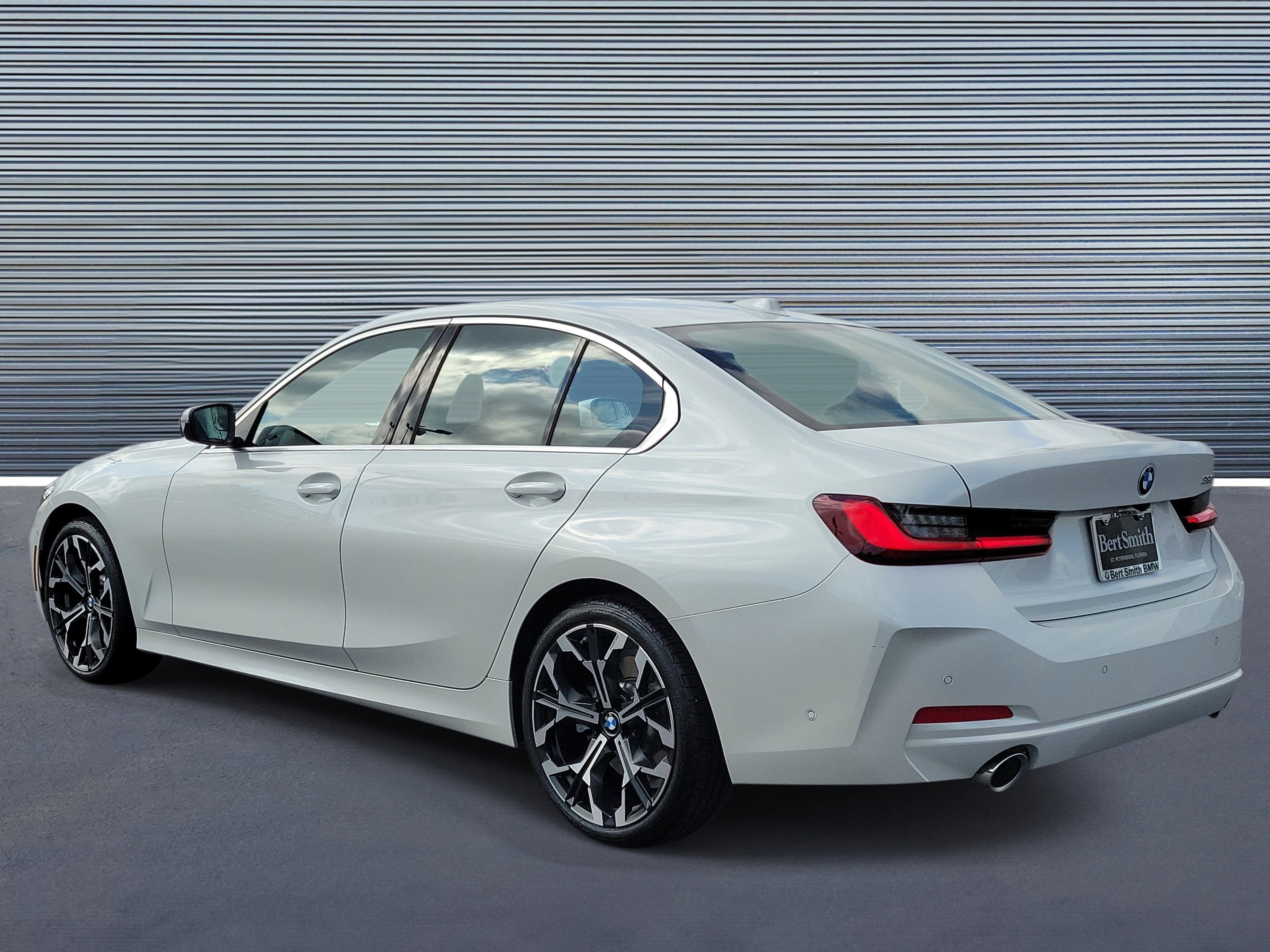 Used 2025 BMW 330i Sedan RWD image 4