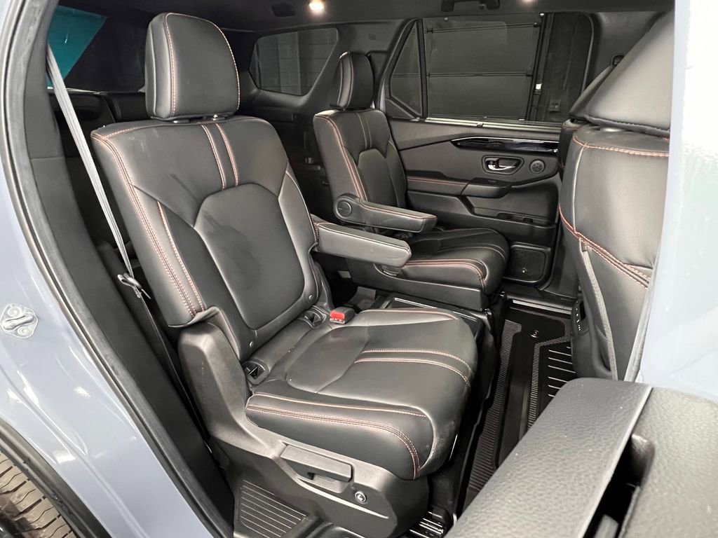Used 2025 Honda Pilot TrailSport image 28
