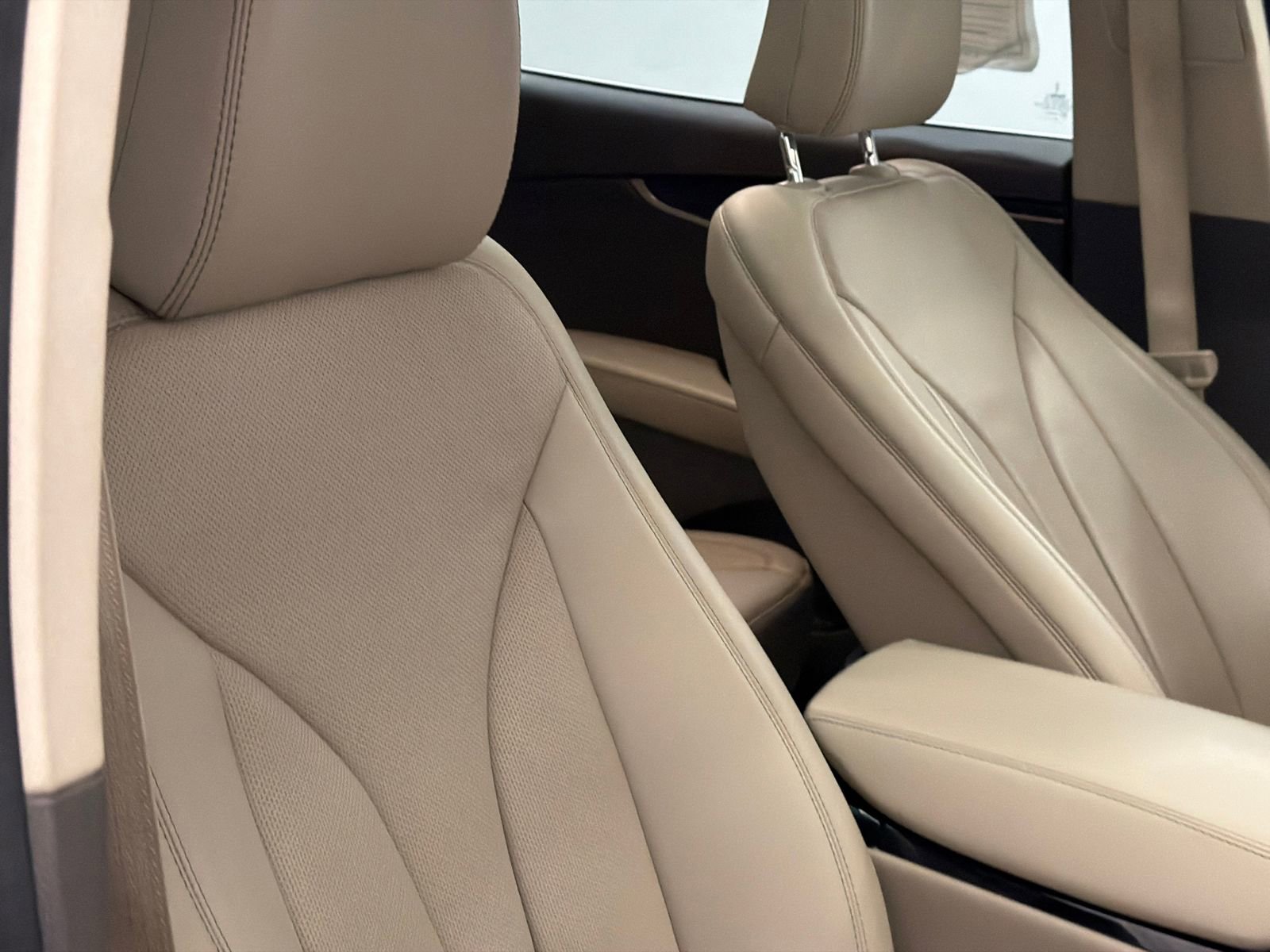 Used 2022 Lincoln Nautilus Reserve image 10