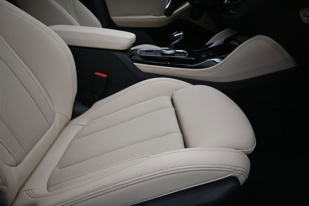Certified 2025 BMW X4 xDrive30i w/ Premium Package AWD/4WD image 25