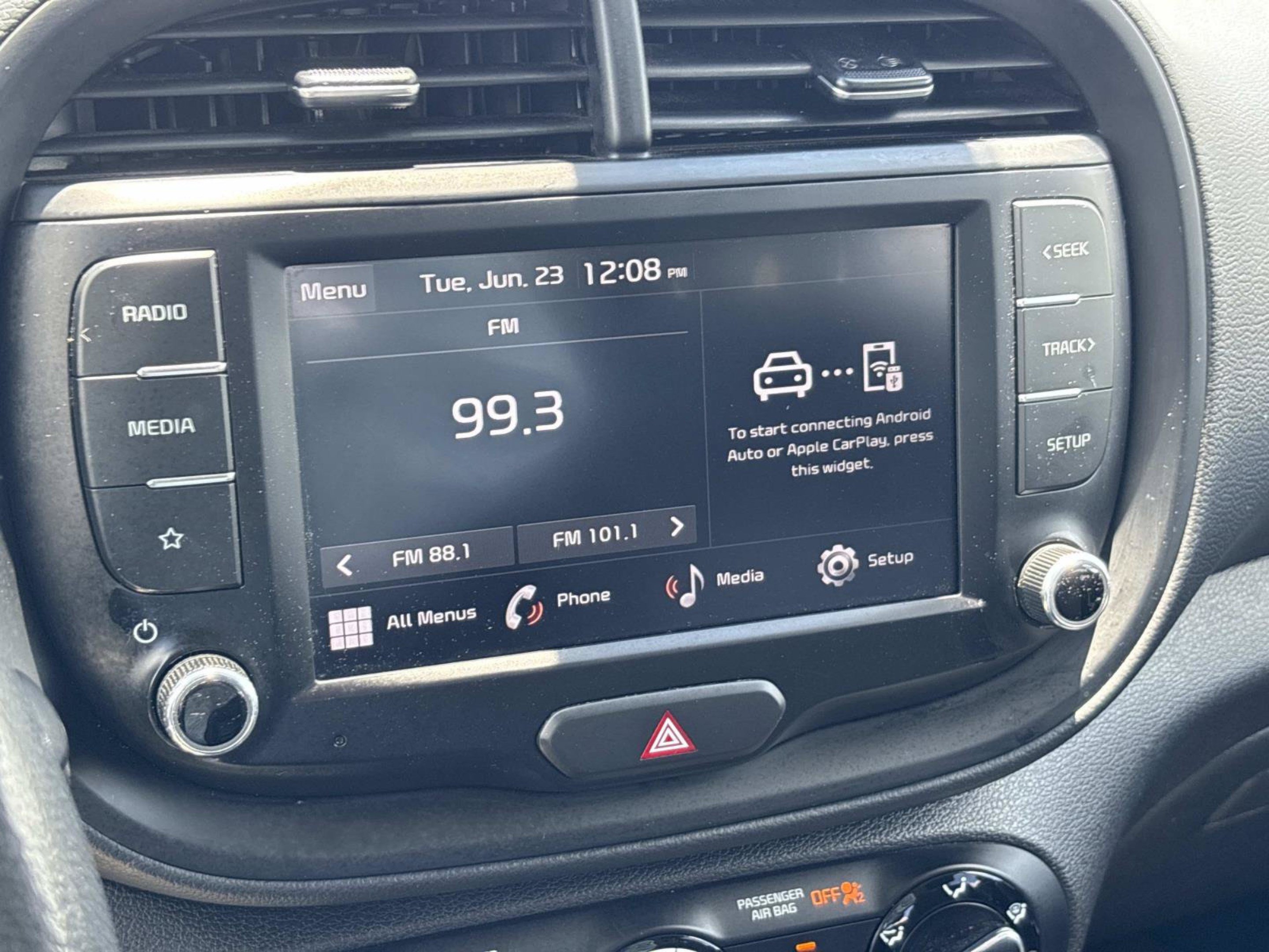 Used 2023 Kia Soul LX w/ LX Technology Package FWD image 28