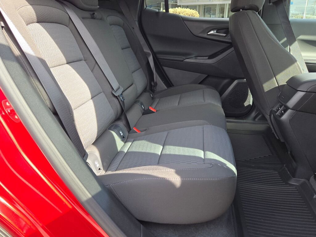 New 2026 Chevrolet Equinox LT w/ LPO, Floor Liner Package FWD image 9